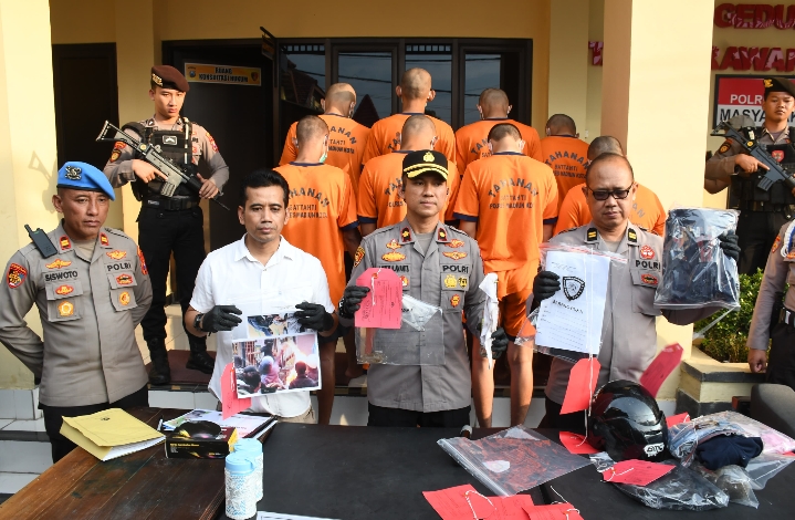 Polisi Berhasil Amankan 91 Orang Diduga Pelaku Kerusuhan dan Pengrusakan di DPRD Kota Madiun