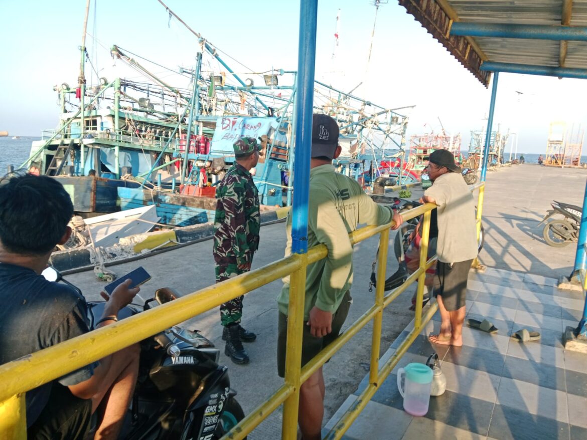 Bakti Teritorial Prima, Kodim 0719/Jepara Monitor Situasi Wilayah di Pelabuhan Rakyat Karimunjawa