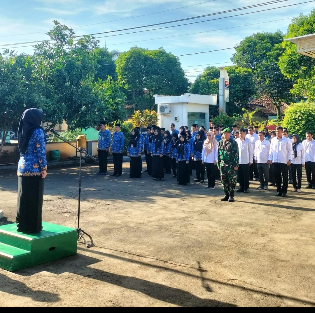 Batuud Koramil 03/Batealit Peltu Joko Riyanto Memimpin Upacara Peringatan Hari Kesaktian Pancasila di Kecamatan Batealit