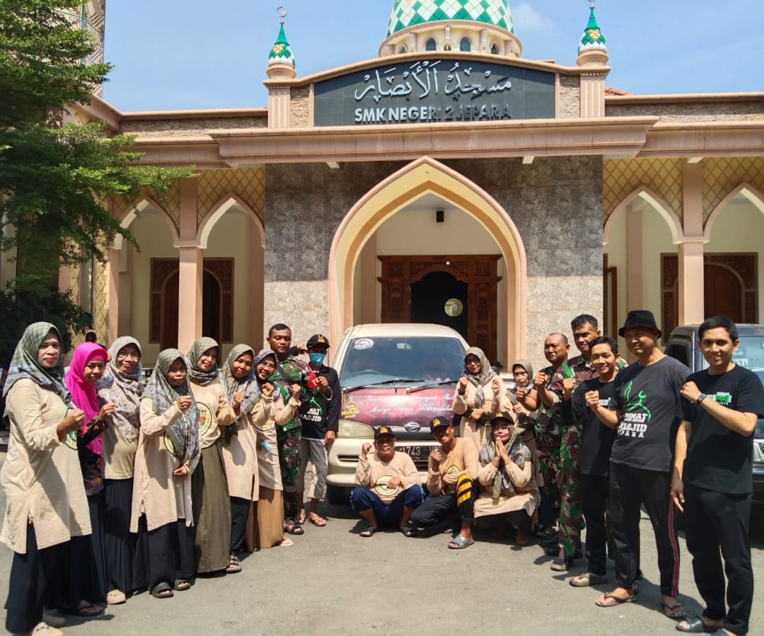 Sinergi TNI dan Relawan RRM, Koramil 01/Jepara Gelar Aksi Bersih-Bersih Masjid Al Abshor
