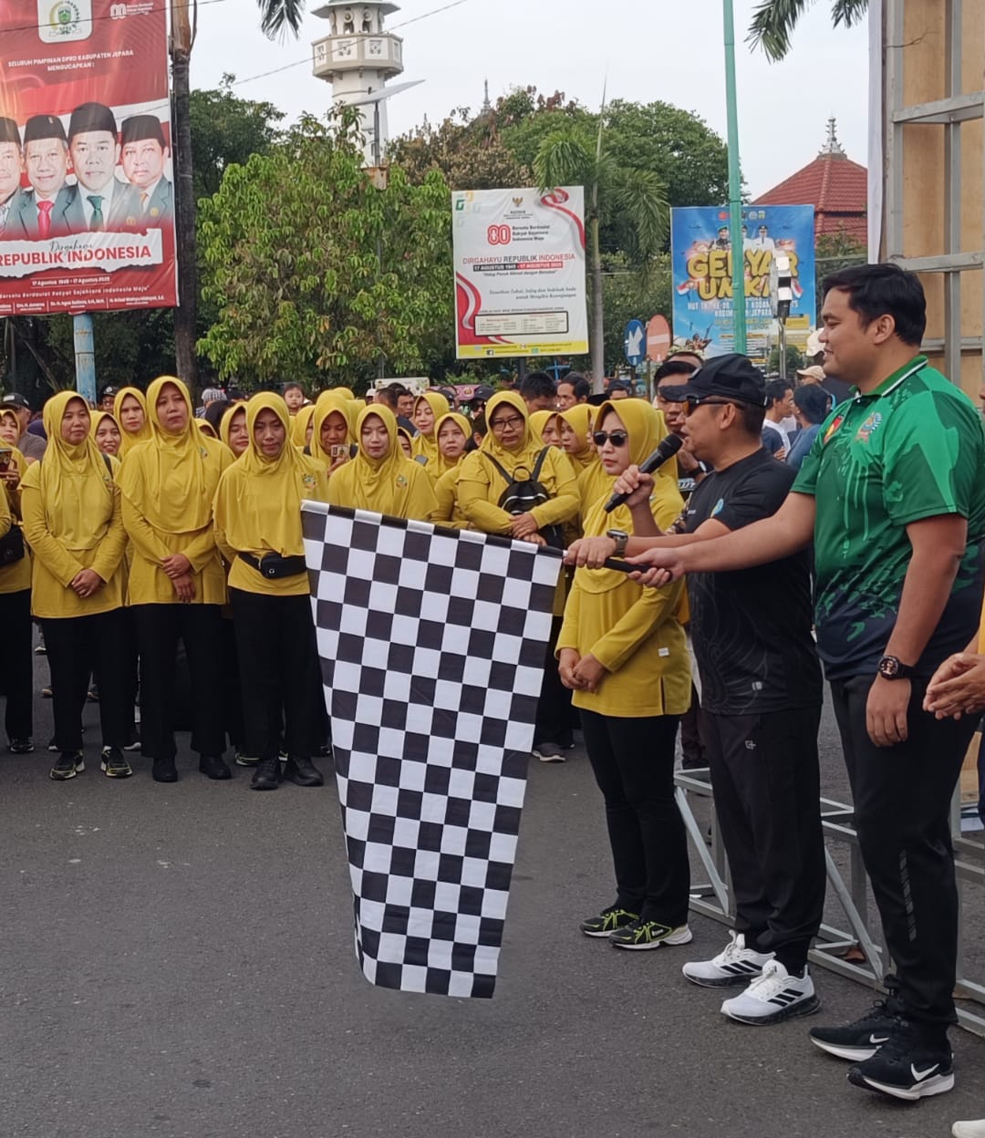 Ribuan Warga Tumpah Ruah, Kodim 0719/Jepara Warnai HUT TNI ke-80 dengan Jalan Sehat Meriah