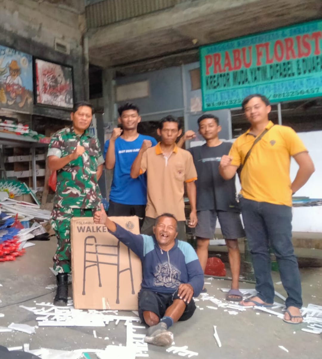 Dandim 0719/Jepara Serahkan Alat Bantu Jalan kepada Warga Difabel Binaan Sanggar Inklusi Prabu Floris