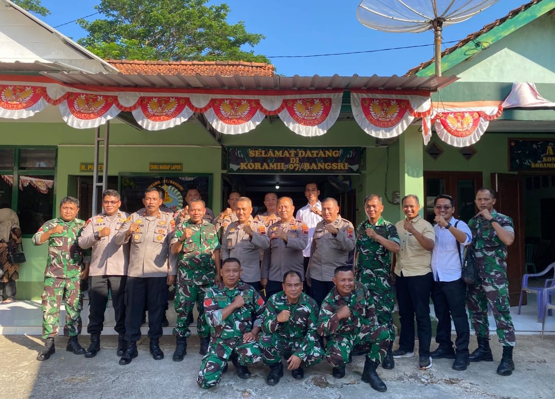 Kapolsek Bawa Tumpeng, Danramil Sambut Hangat: Sinergi Nyata di HUT TNI Ke-80