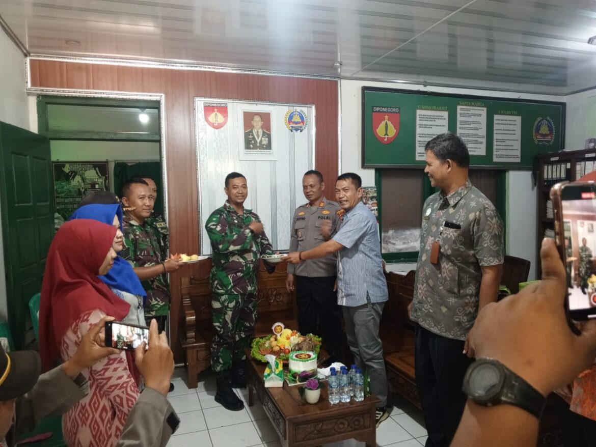 Anggota Koramil 08/Keling Terima Ucapan Selamat HUT TNI ke-80 dari Forkopimcam Keling