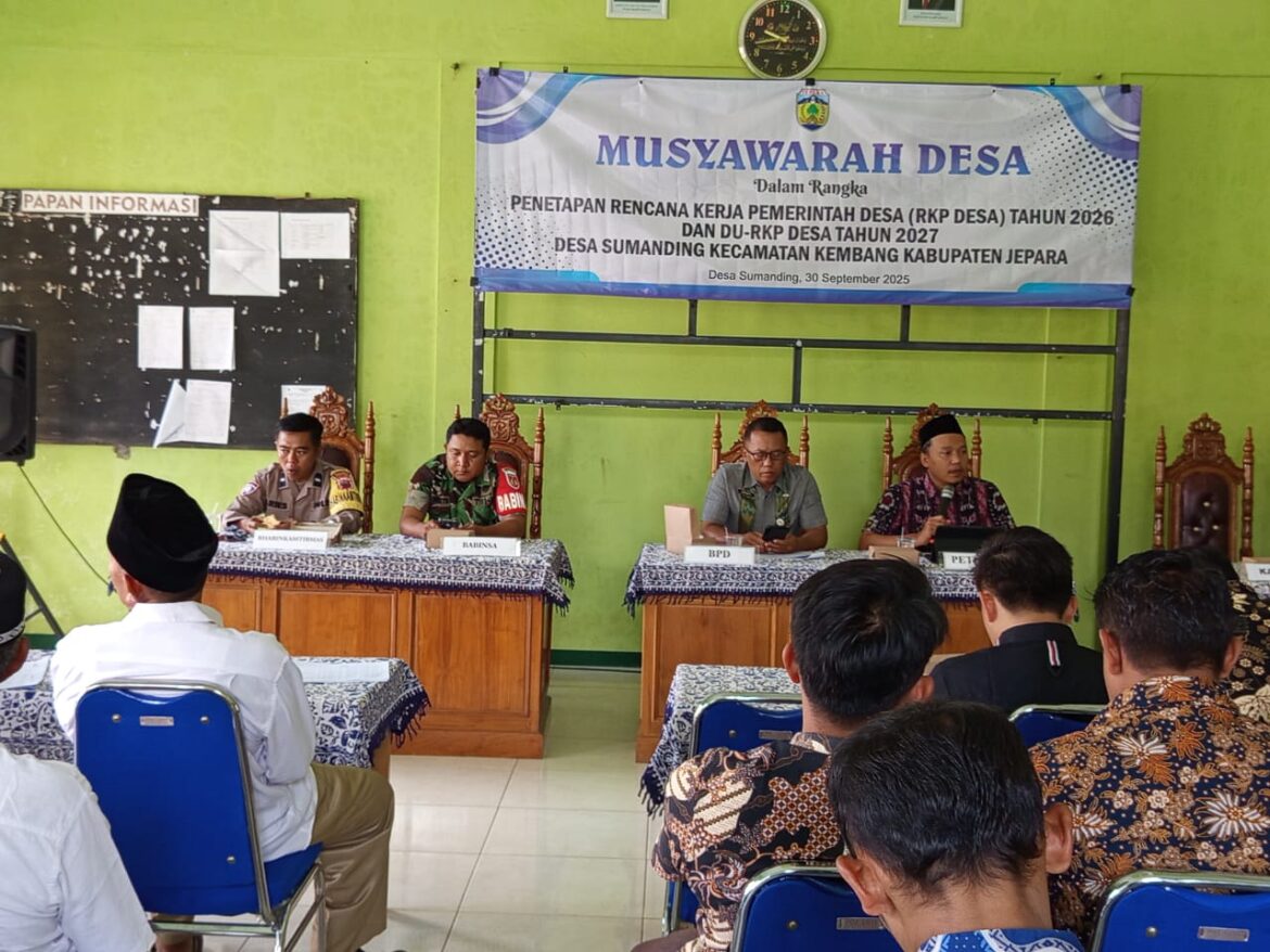 Babinsa Sumanding Hadiri Musdes Penetapan RKPDES 2026 dan DU-RKPDES 2027 di Balai Desa Sumanding