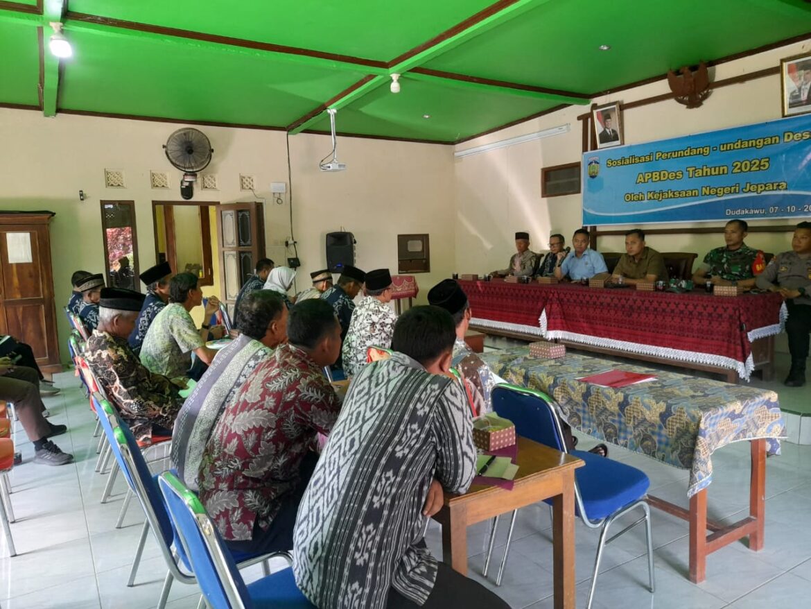 Babinsa Koramil 07/Bangsri Hadiri Sosialisasi Perundang-undangan Desa oleh Kejaksaan Negeri Jepara di Balai Desa Dudakawu