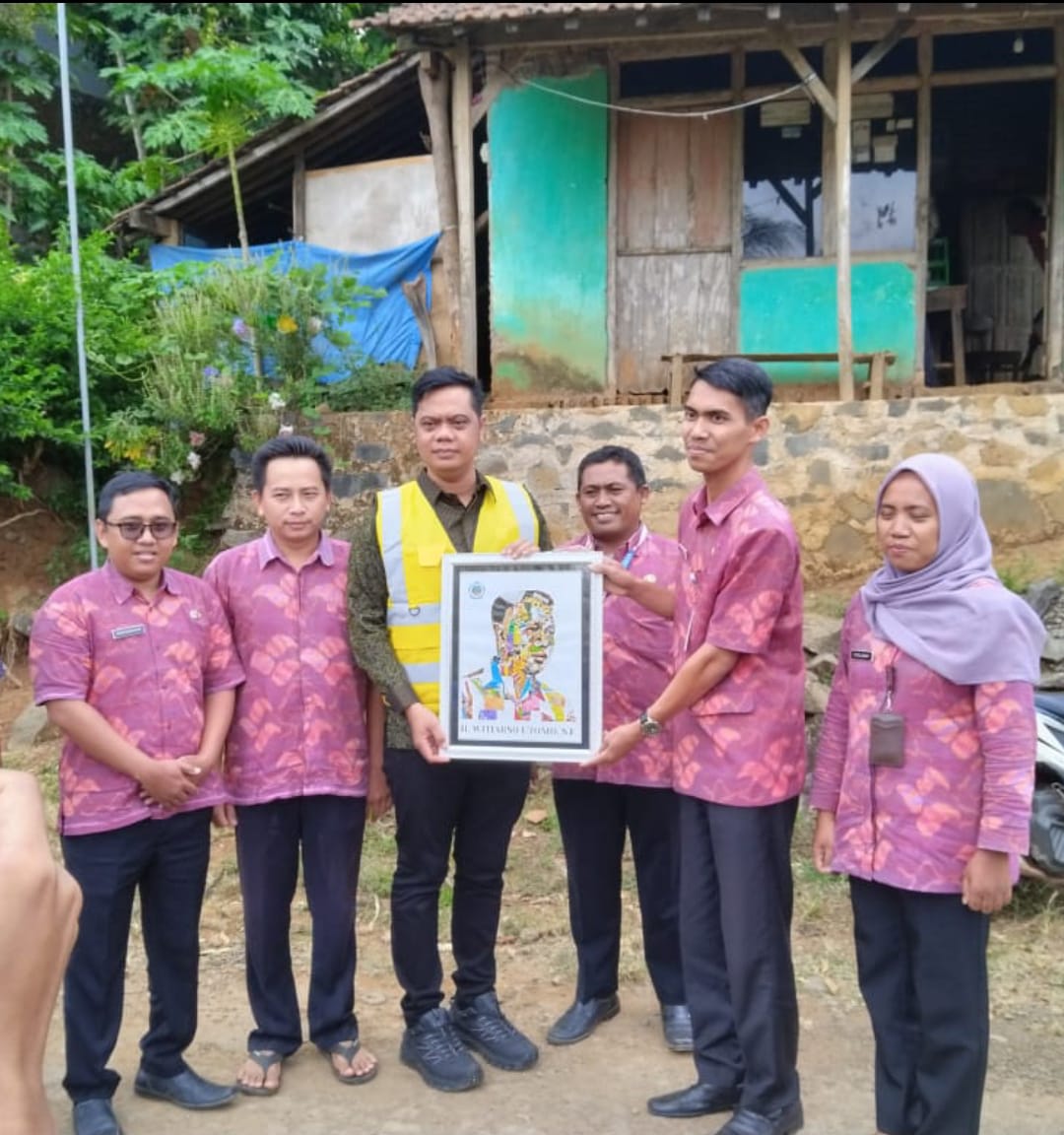 Tinjau Proyek Irigasi, Bupati Jepara Dapat Hadiah Tak Terduga dari Guru SDN 03 Bungu