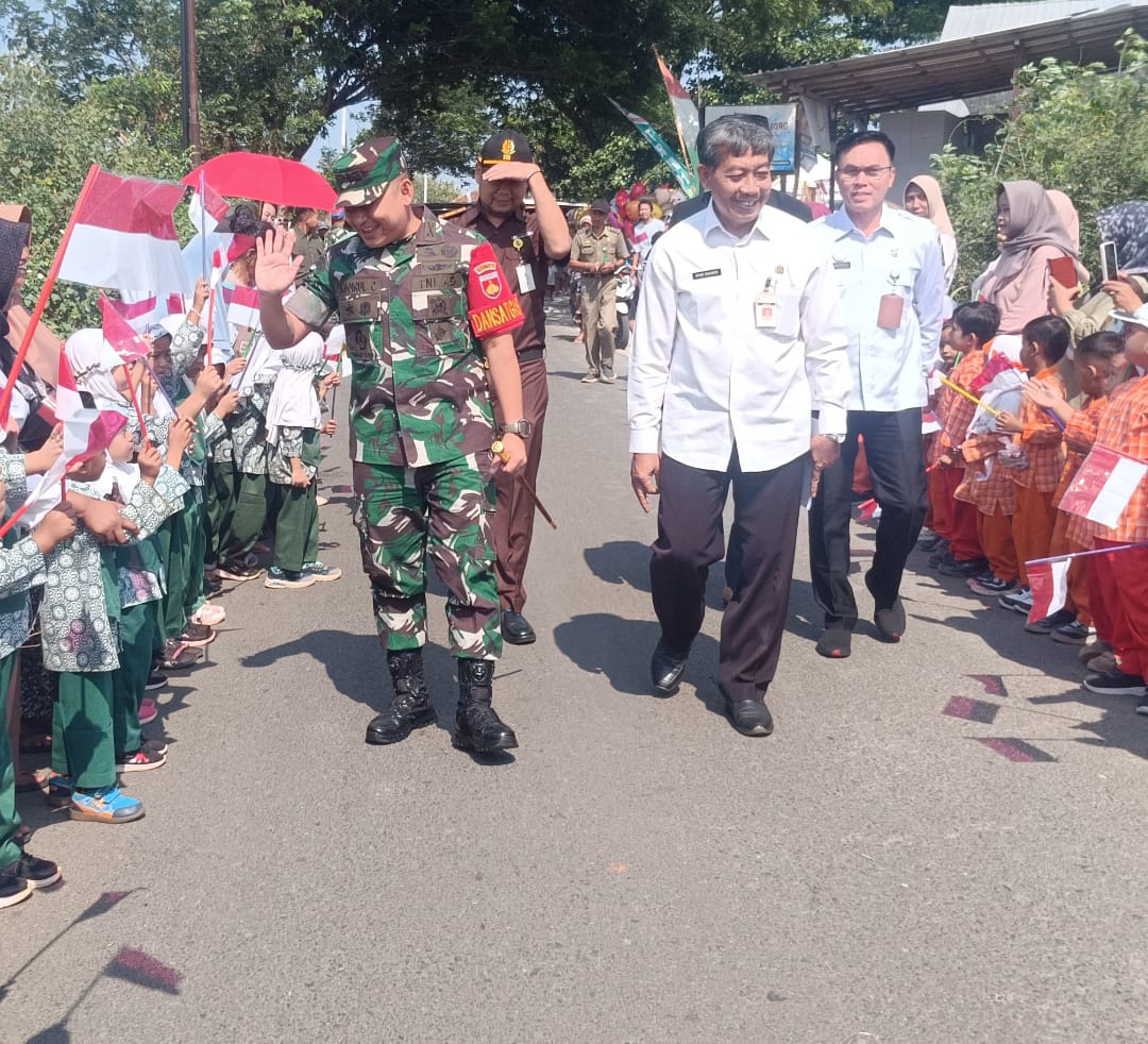 Barisan Cilik Sambut Sang Komandan: TMMD Sengkuyung IV Resmi Dibuka di Lebuawu