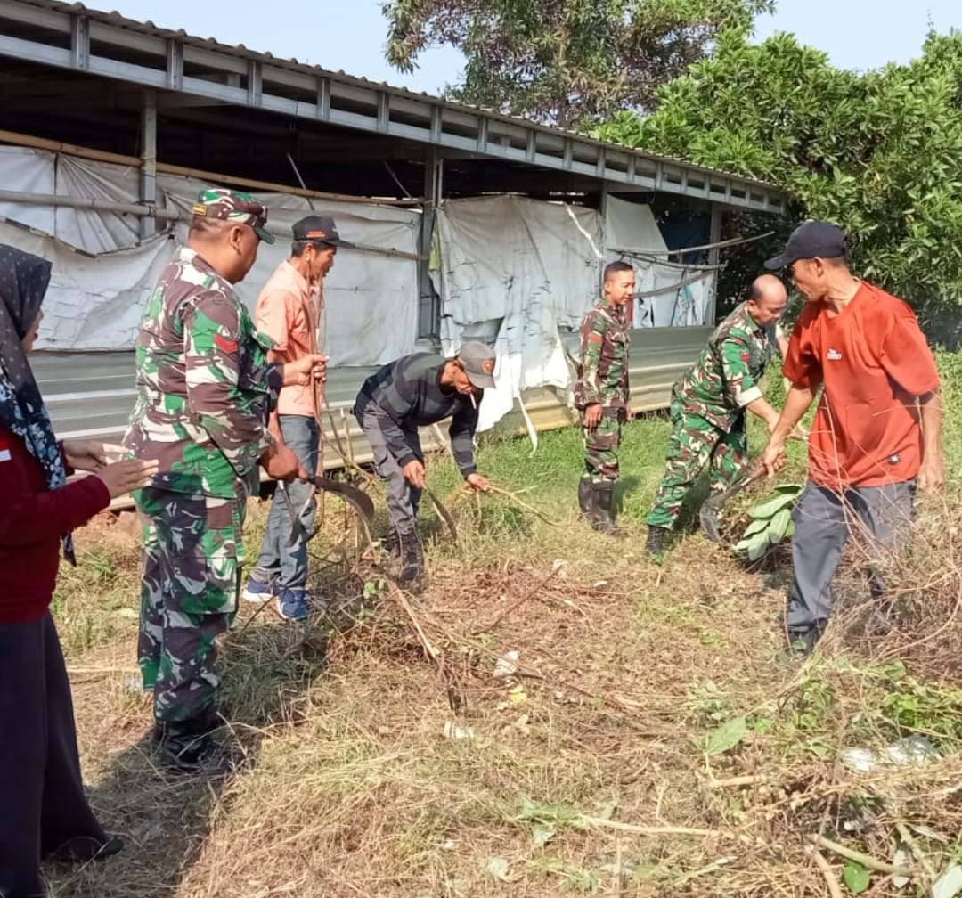 Anggota Koramil 09/Mlonggo Gelar Karya Bakti Bersama Forkopincam dan Pemdes di Desa Suwawal