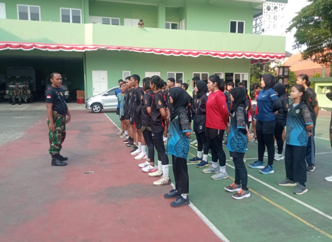 Pelatih Program SERANI Kodim 0719/Jepara Klaster 3 Latih Peserta dengan Materi Lari 4 KM