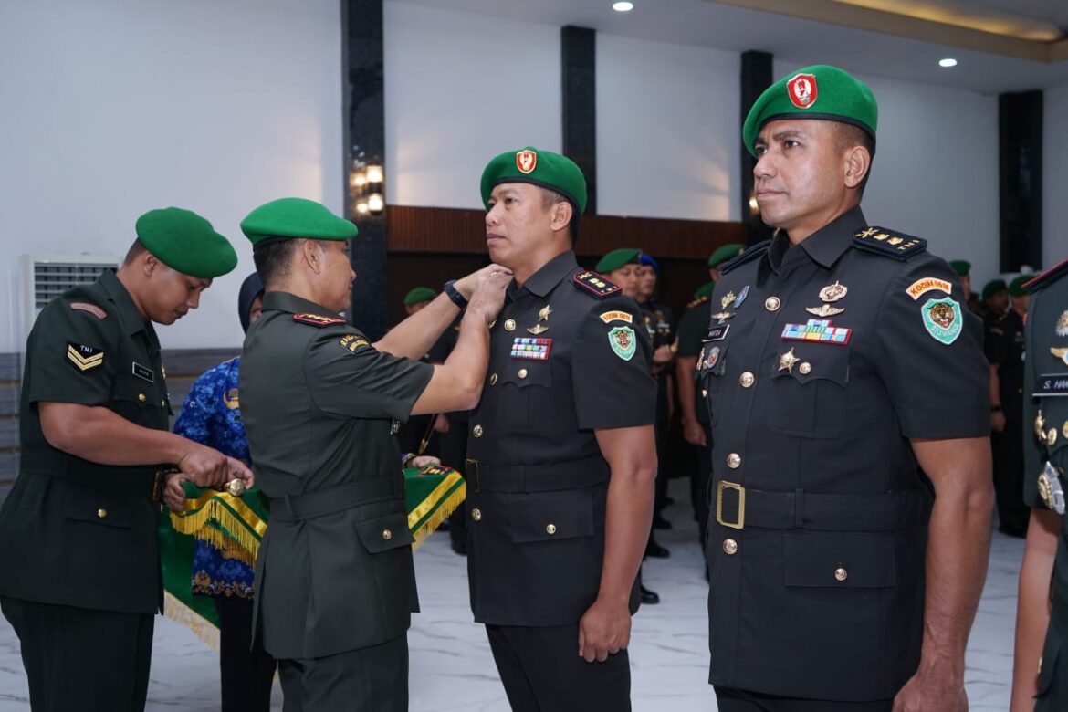 Danrem 063 / SGJ Pimpin Tradisi dan Serah Terima Jabatan Pejabat Jajaran Korem serta Berikan Hadiah Lomba Keagamaan HUT ke-80 TNI