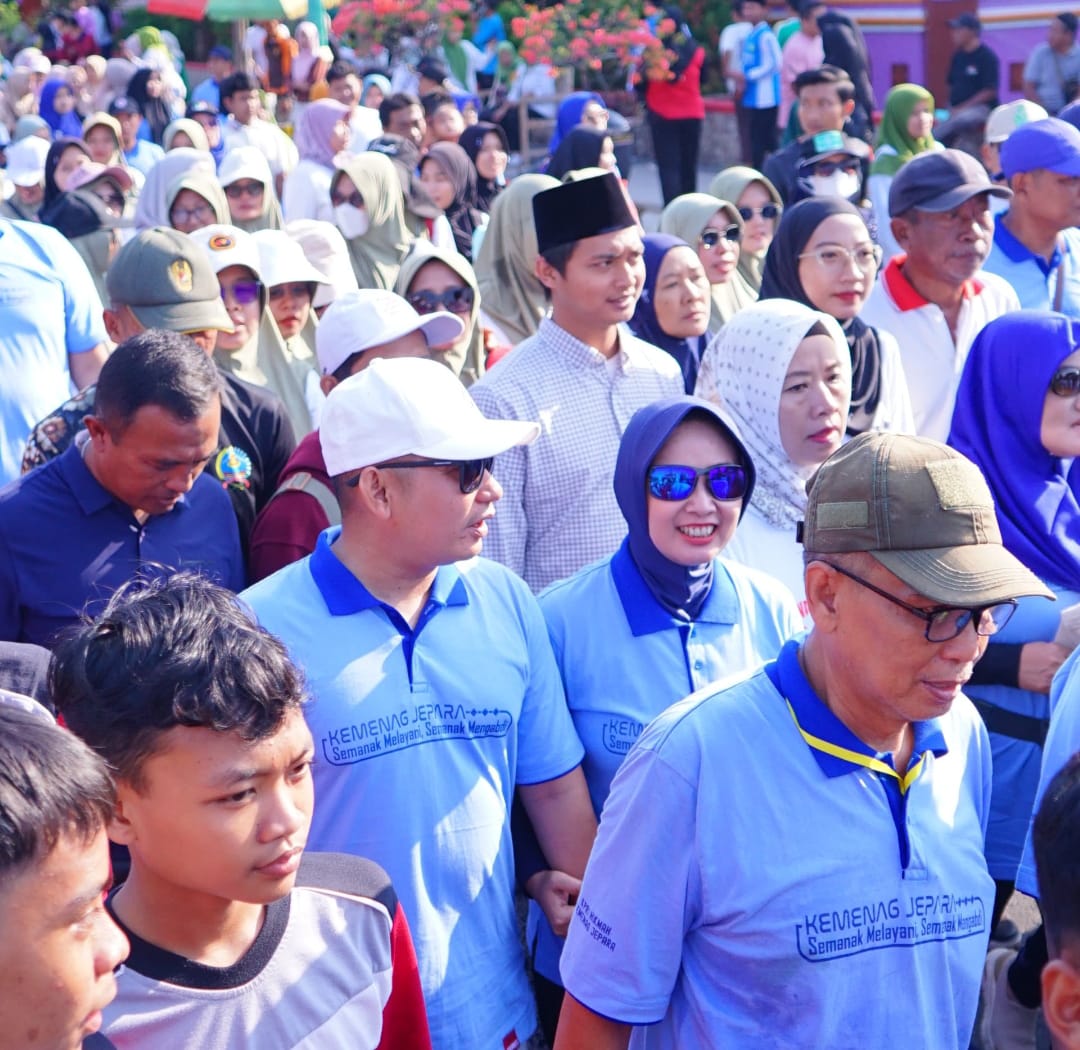 Jepara Bergerak: Dandim 0719/Jepara dan Ribuan Warga Padati Alun-Alun Peringati Tiga Hari Besar