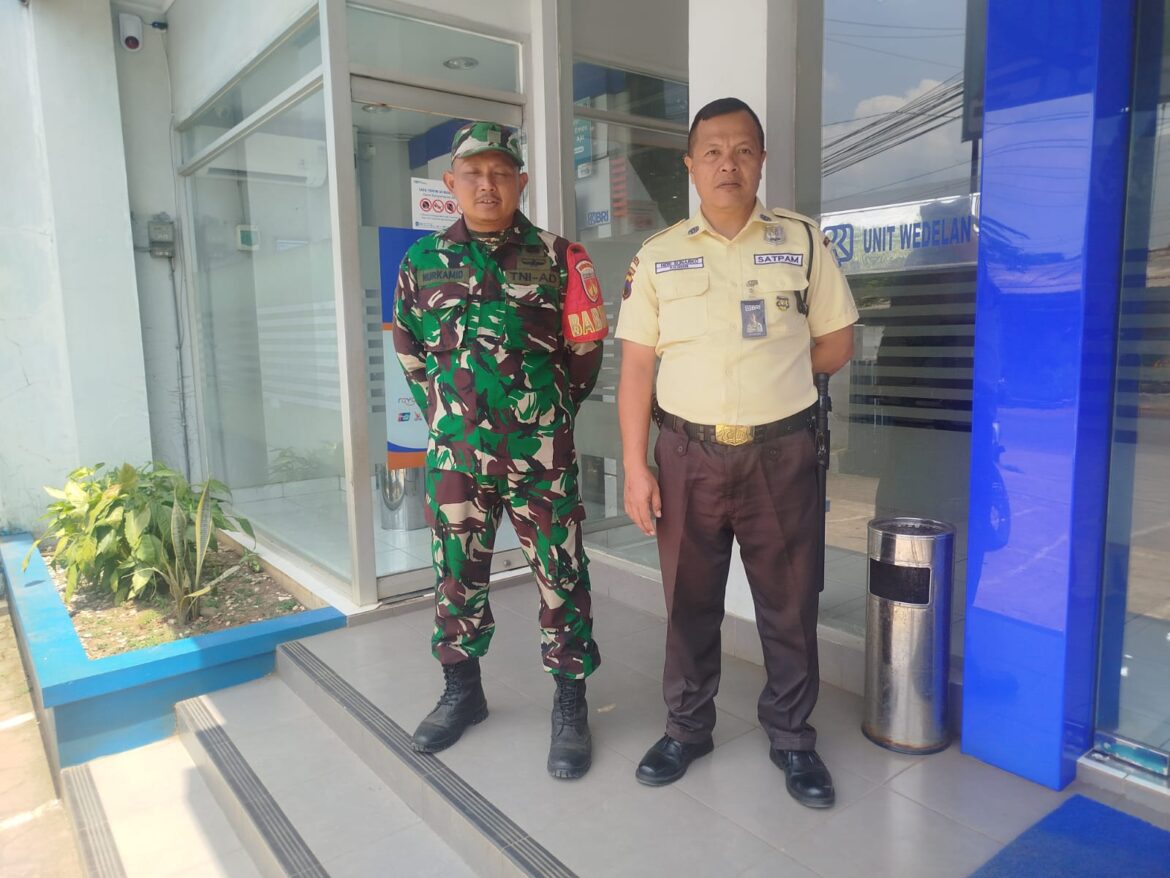 Kodim 0719/Jepara Pantau Keamanan Objek Vital: Bakti Teritorial Prima di Bank BRI Unit Wedelan
