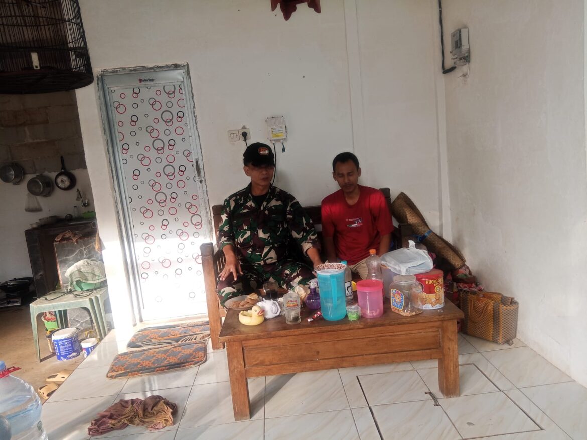 Babinsa Desa Bawu Laksanakan Komsos Bahas Kondusifitas Wilayah dalam Rangka Bhakti Teritorial TNI Prima