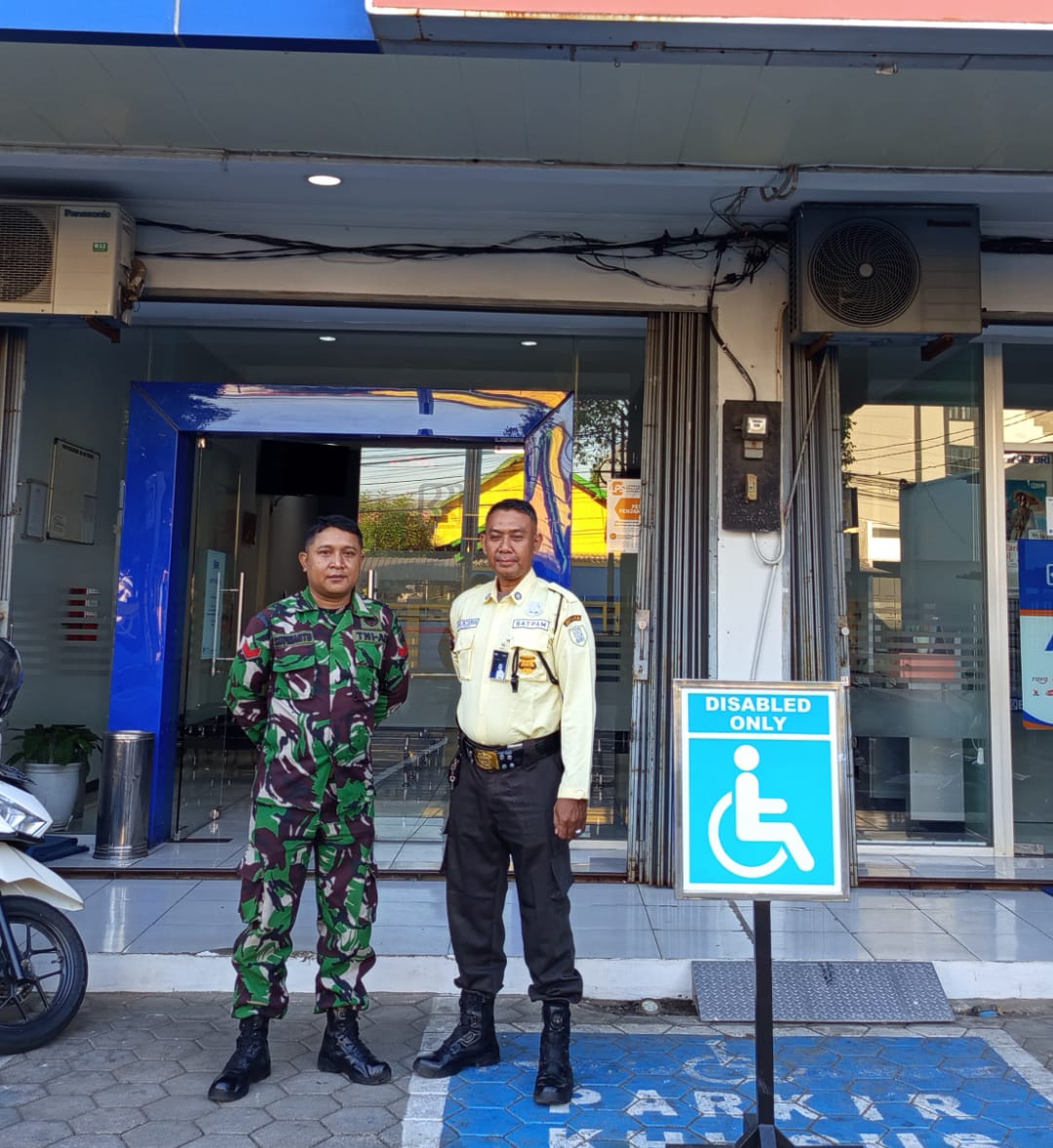 Kodim Jepara Kawal Keamanan di Bank BRI Bangsri, Wujud Bakti Teritorial Prima