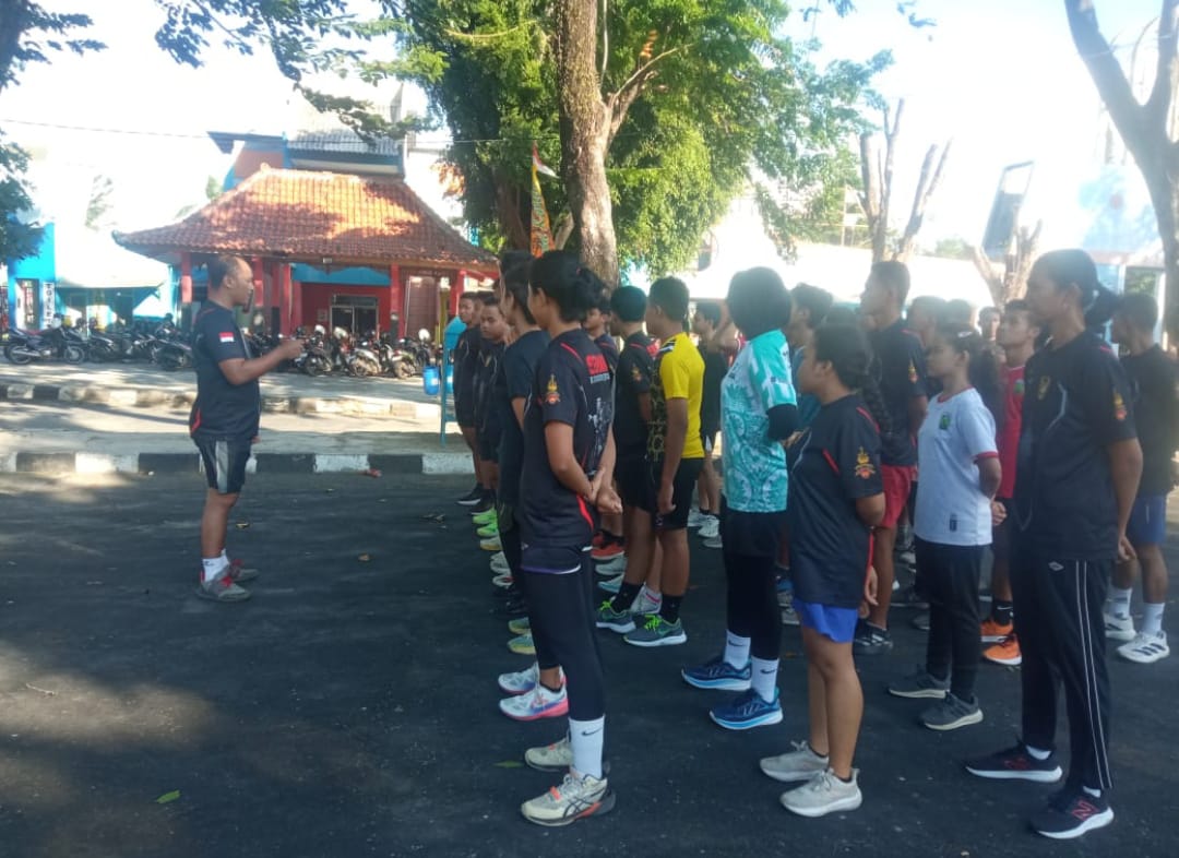 Kodim 0719/Jepara Gelar Latihan Ketahanan Fisik Program SERANI Klaster 3 di Lapangan Pantai Kartini