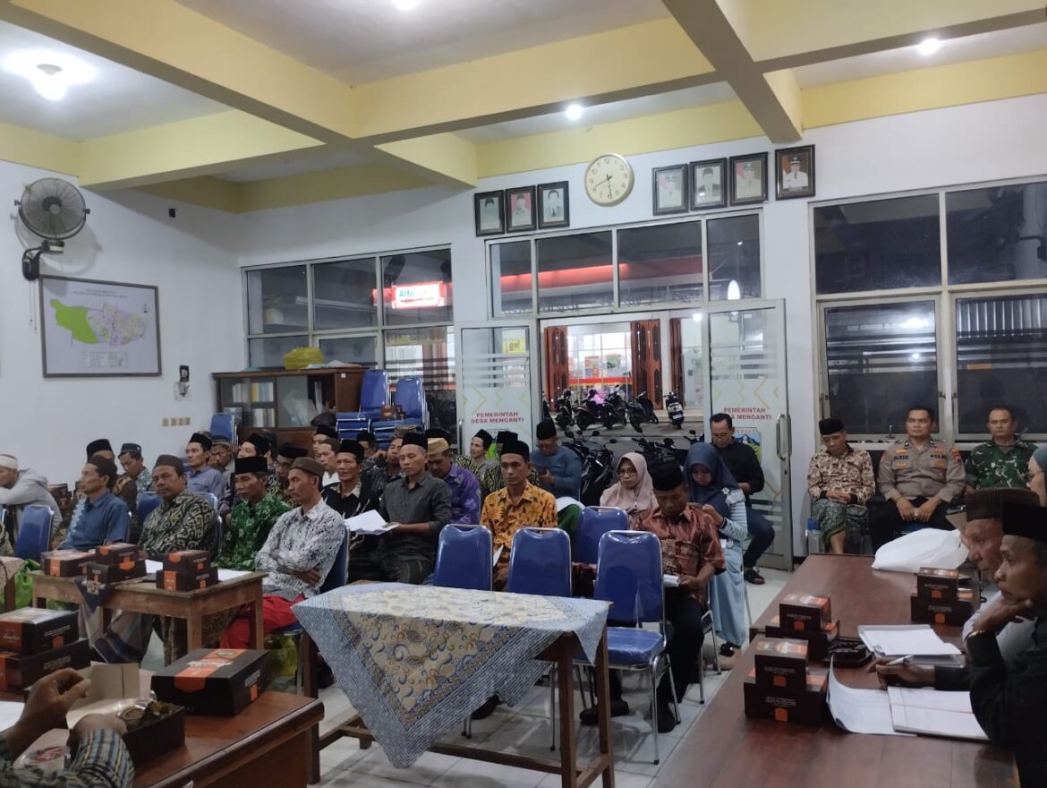 Babinsa Serma Poerwadi Hadiri Musyawarah Desa (MUSDES) Bahas Penetapan dan Pengesahan PERDES Perubahan APBDES Tahun 2025 di Desa Menganti