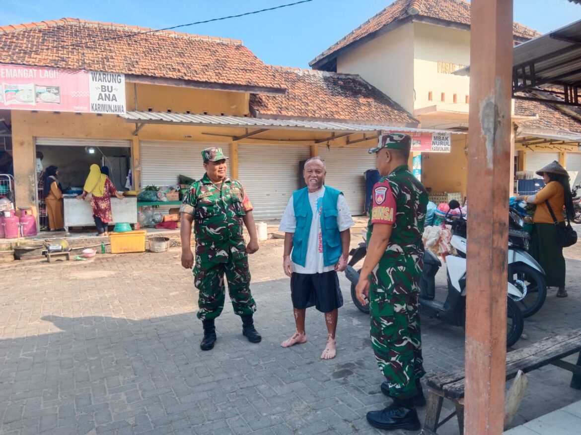 Kodim 0719/Jepara Hadir di Tengah Warga, Pastikan Pasar Karimunjawa Aman dan Kondusif