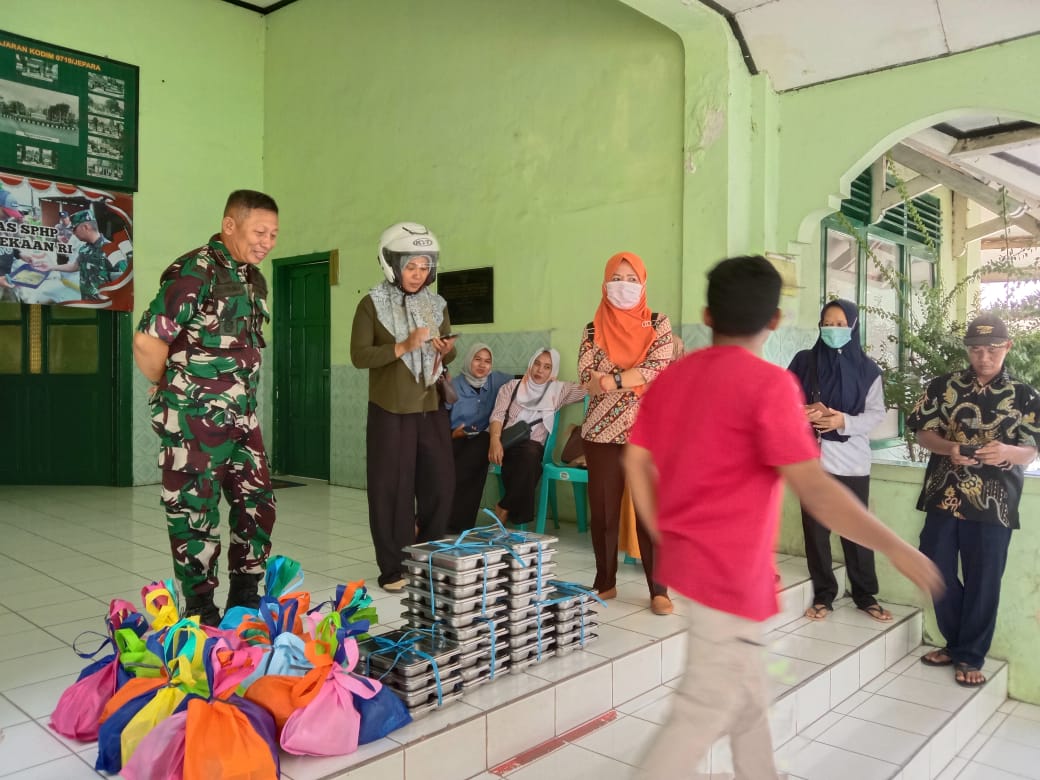 Danramil 04/Pecangaan Terima dan Salurkan MBG untuk Balita dan Ibu Menyusui di Wilayah Kecamatan Pecangaan