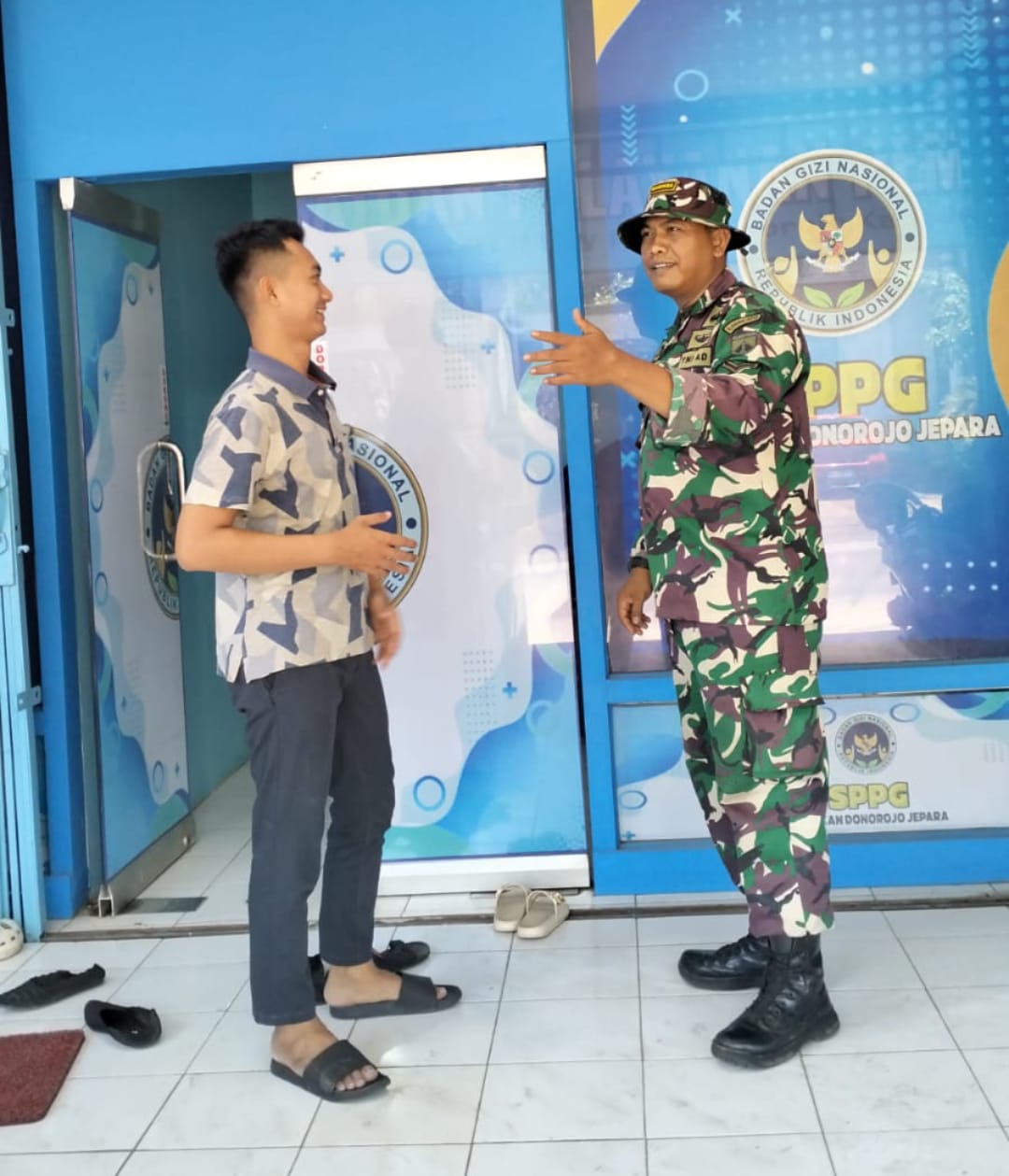Babinsa Desa Tulakan Laksanakan Monitoring Persiapan Launching Program Makan Bergizi Gratis (MBG)