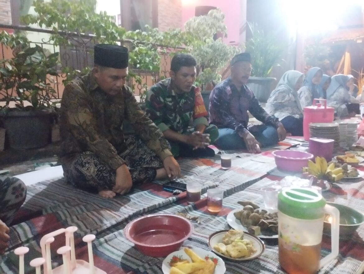 Babinsa Desa Lebuawu Hadiri Tasyakuran Pembangunan Jalan Aspal Baru di RT 22