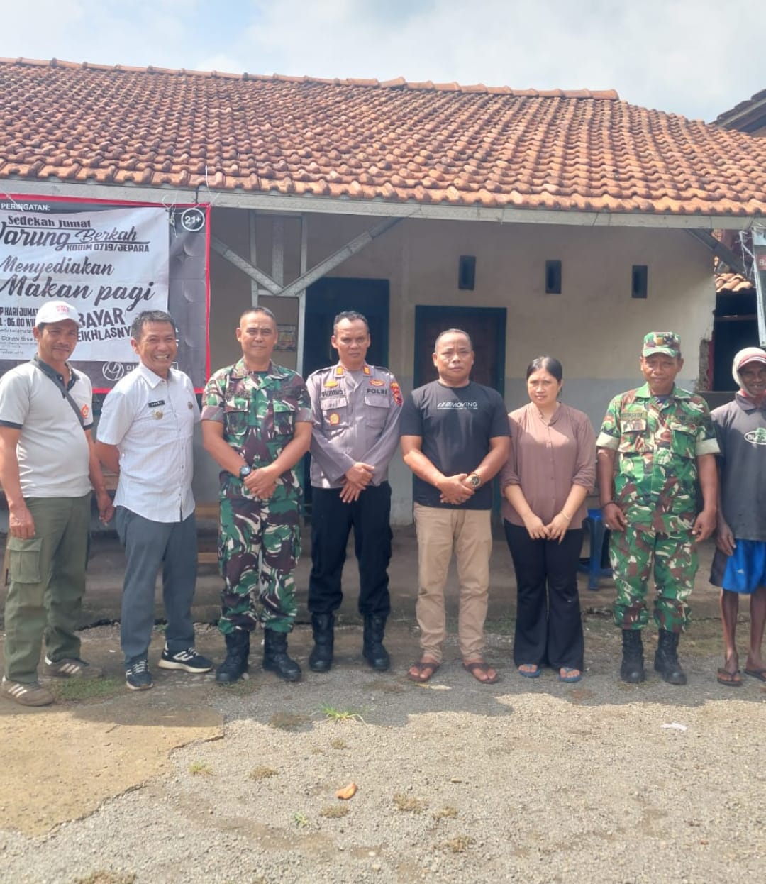 Hangatnya Pagi di Keling: Warung Berkah Kodim 0719/Jepara Hadir untuk Warga