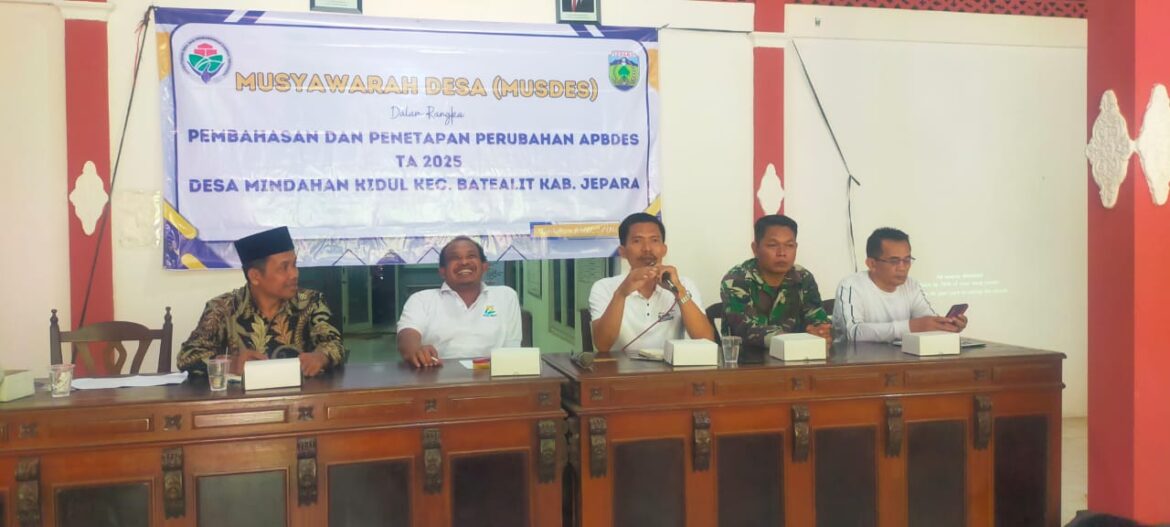 Babinsa Mindahan Kidul Hadiri Musdes Pembahasan dan Penetapan Perubahan APBDes TA 2025