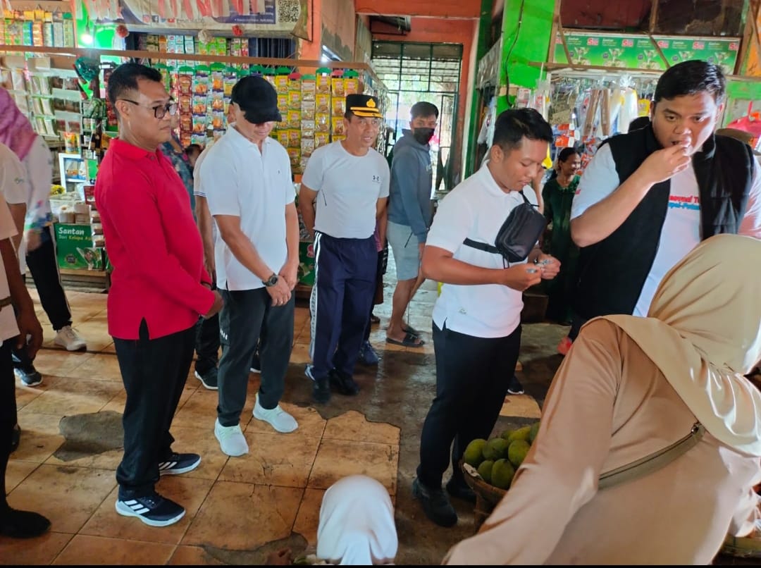 Kasdim 0719/Jepara Dampingi Wakil Bupati dalam Kegiatan Jelajah Pasar Jepara Bersama ANTV