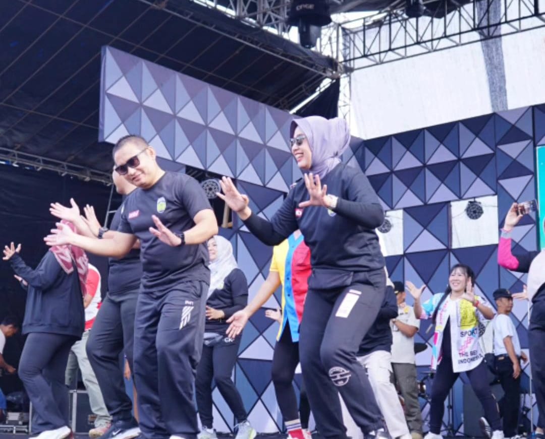 Pagi Sehat Bareng Rakyat! Dandim 0719/Jepara dan Istri Ikuti Senam Fresh & Fun ANTV Rame