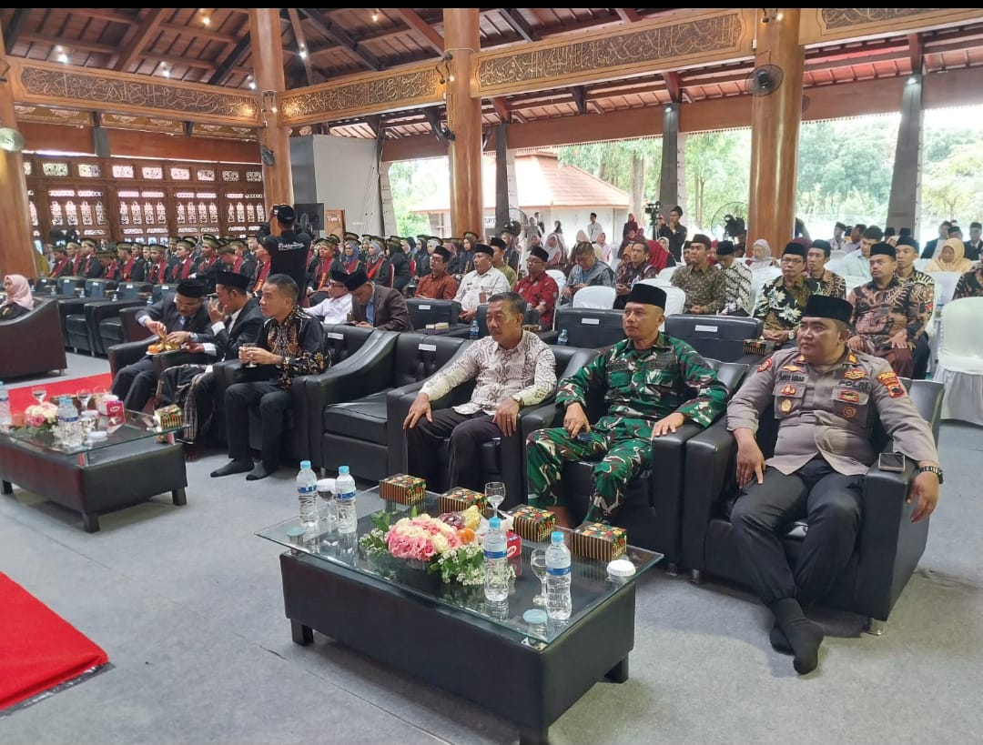 Mayor Cba Widodo Lestari Hadiri Wisuda Sarjana Terapan Politeknik Balekambang