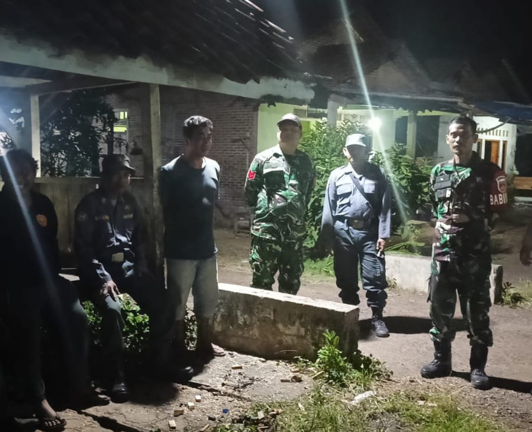 Kodim 0719/Jepara Gelar Patroli di Wilayah Binaan Desa Wedelan untuk Jaga Kondusivitas Malam Hari