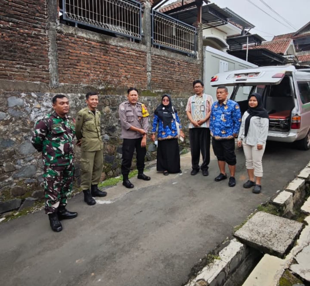 Babinsa Kelurahan Pengkol Bersama 3 Pilar Evakuasi ODGJ Menuju RSUD Kartini Jepara