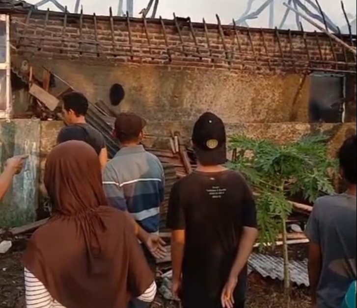 Rumah Warga Banjarwangunan Cirebon Hangus Akibat Korsleting, Bantuan PLN dan Perkim Tak Kunjung Datang!