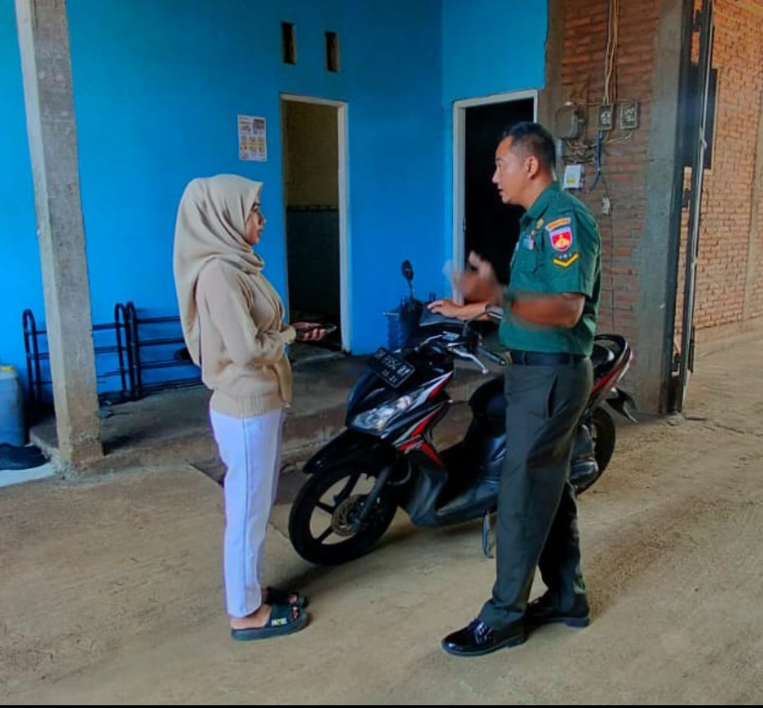 Menjalin Kemanunggalan, Anggota Koramil Batealit Turun ke Desa Geneng