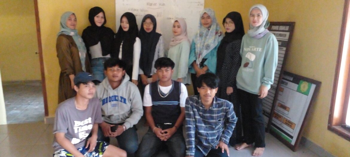 Ibu Yayah, Sosok Penggerak Semangat Belajar di PKBM Plamboyan Kampung Galumpit
