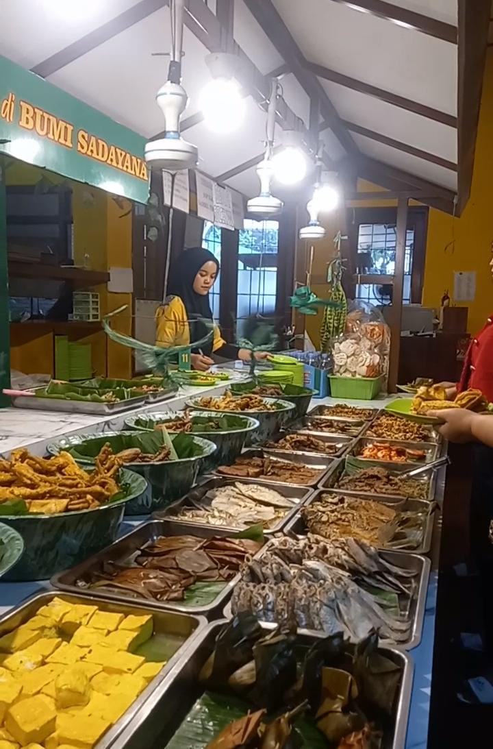 Cita Rasa Jadi Andalan, Rumah Makan Sunda Bumi Sadayana Otentik Dengan Ikan Kakap Kuah Nanas    