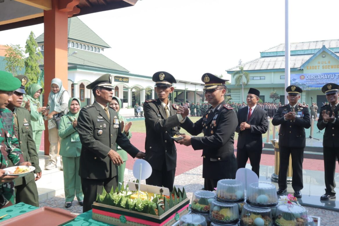 Polres Lamongan Persembahkan Serangkaian Surprise Dalam Rangka HUT TNI ke 80 Tahun 2025