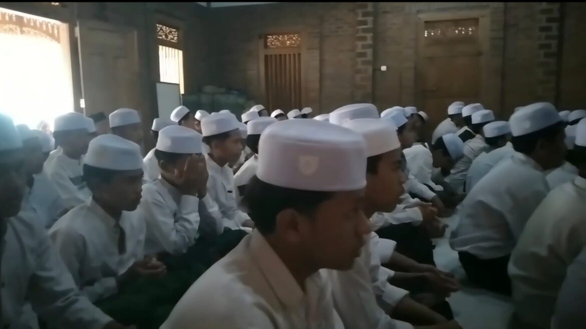 Santri Tebuireng 16 Temanggung Gelar Shalat Ghaib untuk Korban Mushola Ambruk, Kepedulian  Keselamatan Bangunan Pesantren