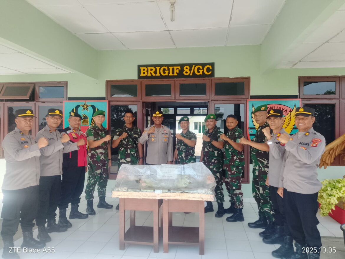 Dalam Rangka HUT TNI ke-80, PJU dan Perwira Polres Ogan Ilir Laksanakan Kunjungan ke Mako Brigif 8/GC*