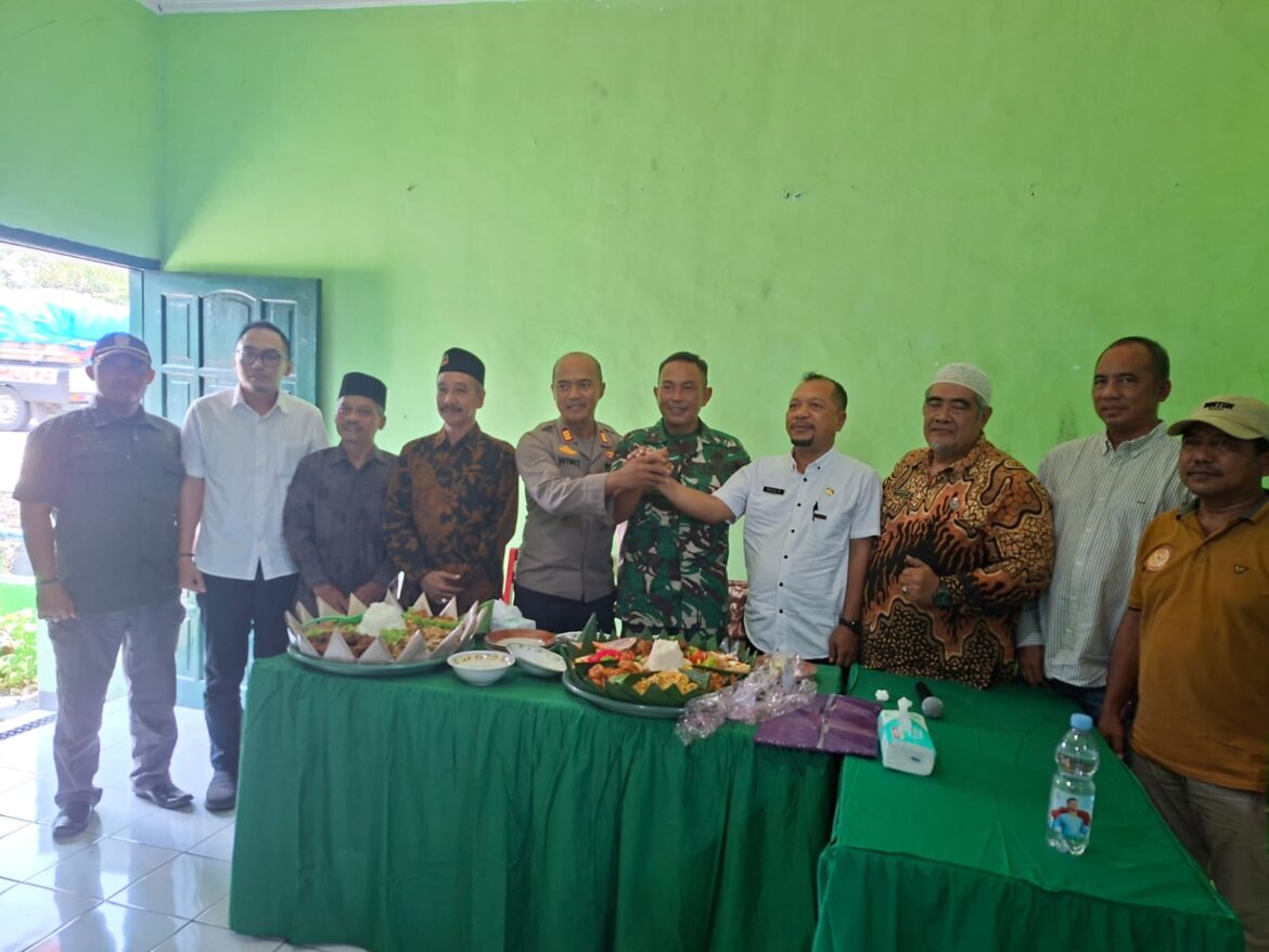 Sederhana Namun Penuh Makna, Koramil Balongpanggang Rayakan HUT TNI ke-80 Dengan Potong Tumpeng dan Kebersamaan