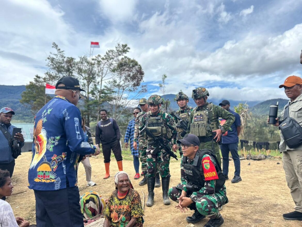 Bupati Puncak Kunjungi Prajurit Satgas Yonif 700/Wyc di Titik Kuat Bendungan, Sinergi Semakin Kuat untuk Membangun Tanah Papua