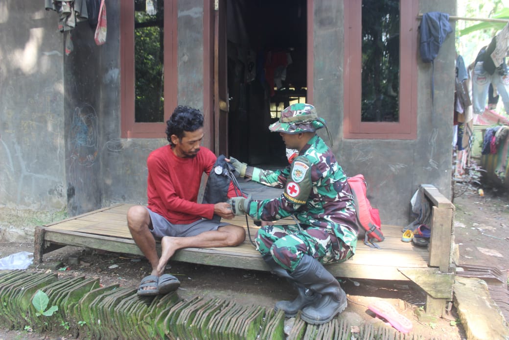 Satgas TMMD ke-126 Kodim 0601/Pandeglang Gelar Pemeriksaan Kesehatan Gratis untuk Warga Desa