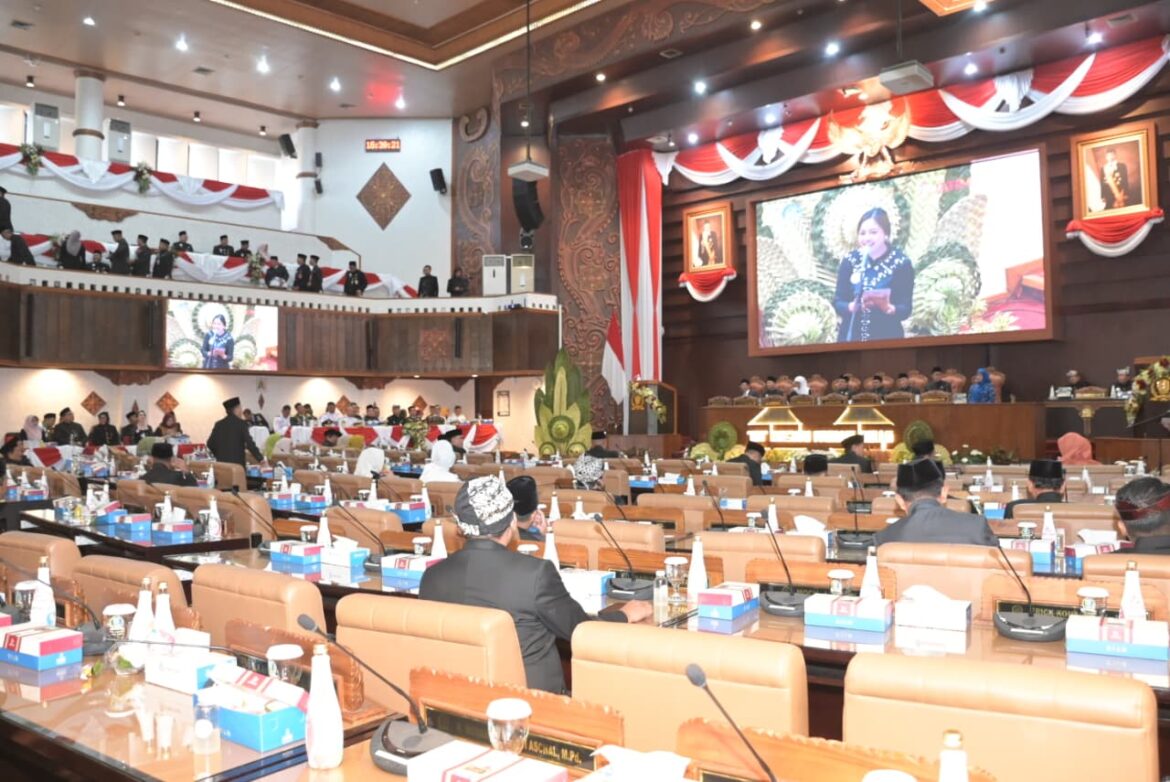 Kasdam V/Brawijaya Hadiri Rapat Paripurna Istimewa HUT ke-80 Pemprov Jawa Timur