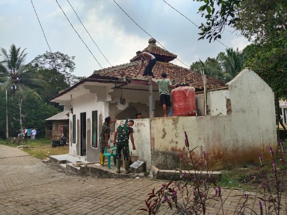Satgas TMMD ke-126 Bersama Warga Laksanakan Perehaban Musholla, Progres Capai 10%