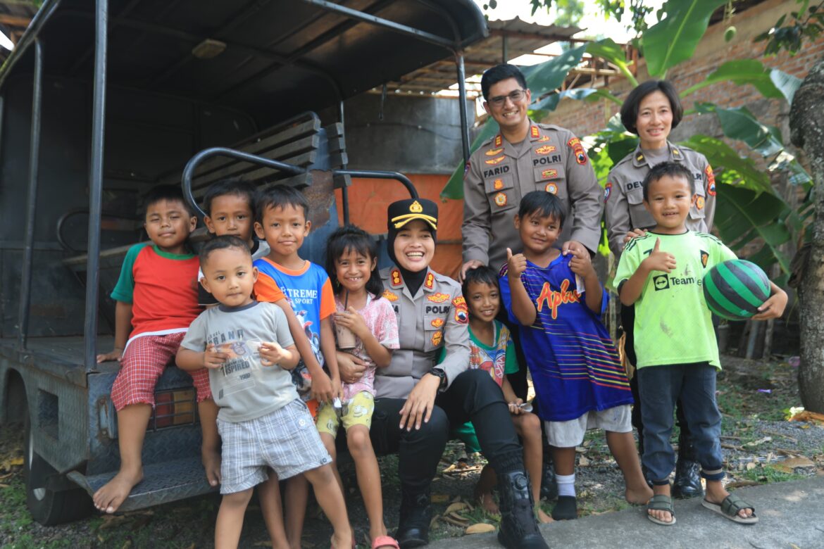 Kunjungi Dsn Kawah, Polres Semarang Berikan Bantuan dan Kesehatan Gratis