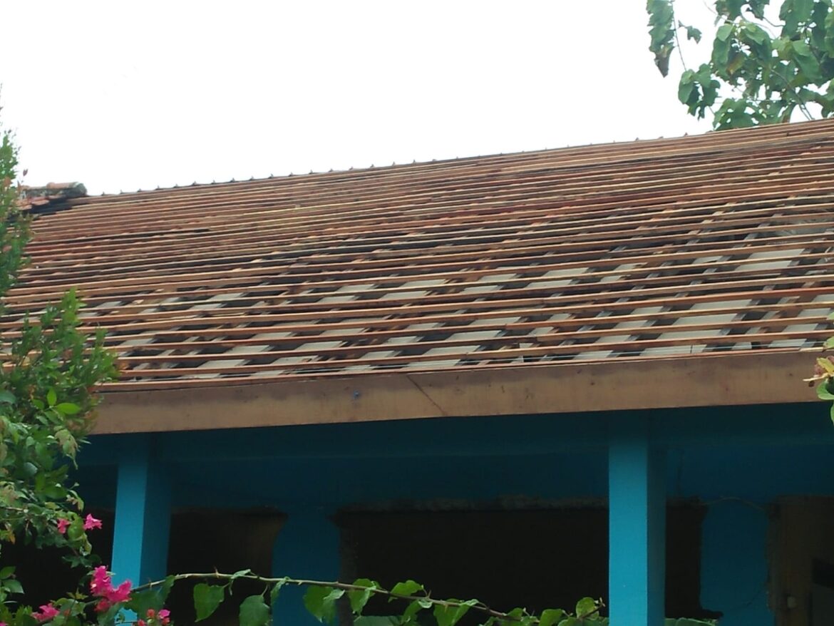 Diduga Gunakan Material Tidak Sesuai Standar, Proyek Rehabilitasi SDN Geger Kunci 02 Songgom Tuai Sorotan
