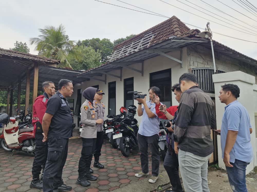 Puting Beliung Porandakan Puluhan Rumah di Wilayah Argomulyo, Kapolres Salatiga Cek dan Bantu Dukungan Moril