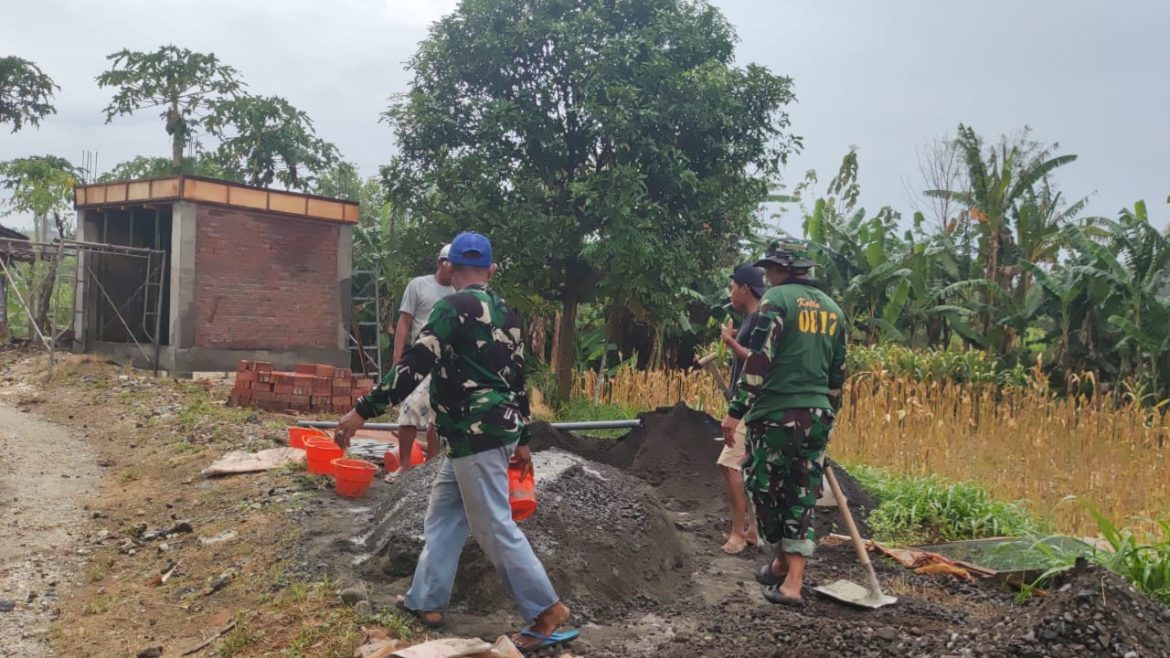 Wujud Kepedulian Babinsa Wringinanom, Sertu Junaidi Ajak Warga Bangun Tandon Air untuk Dukung Ketahanan Pangan