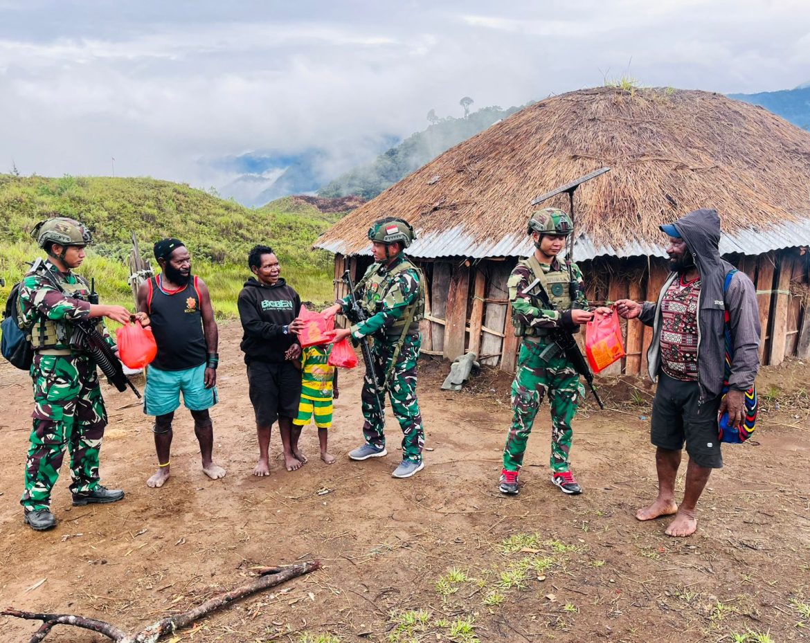 Satgas Yonif 700/WYC Gelar Safari Honai di Kampung Wako, Berbagi Sargal dan Harapan Bersama Masyarakat Puncak