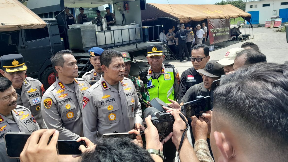 Kapolda Jateng Cek Banjir di Genuk Semarang, Pastikan Berikan Layanan Terbaik Untuk Masyarakat